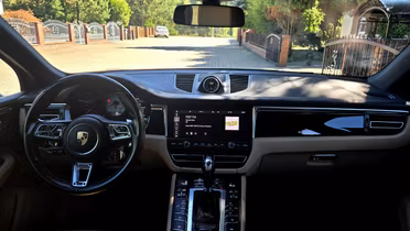 PORSCHE Macan
