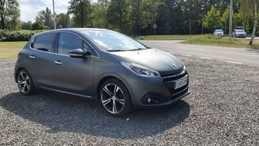 PEUGEOT 208