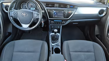 TOYOTA Auris