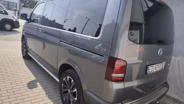 VOLKSWAGEN Multivan