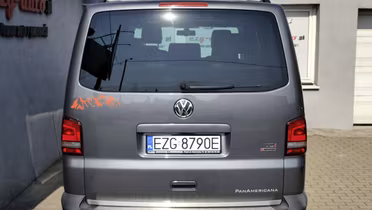 VOLKSWAGEN Multivan
