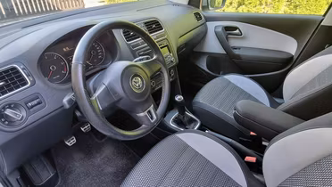 VOLKSWAGEN Polo