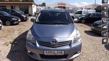 TOYOTA Verso