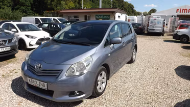 TOYOTA Verso