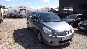 TOYOTA Verso