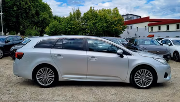TOYOTA Avensis
