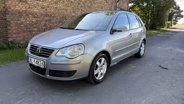 VOLKSWAGEN Polo