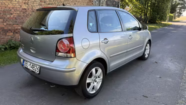 VOLKSWAGEN Polo