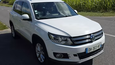 VOLKSWAGEN Tiguan