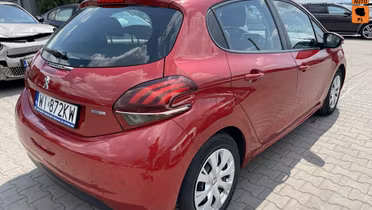 PEUGEOT 208
