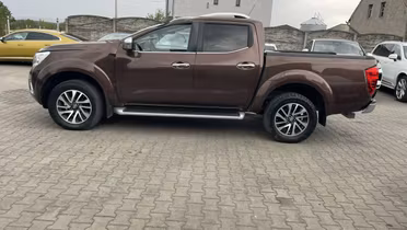 NISSAN Navara