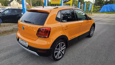 VOLKSWAGEN Polo