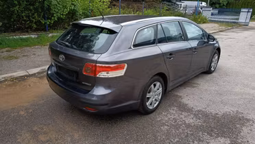 TOYOTA Avensis