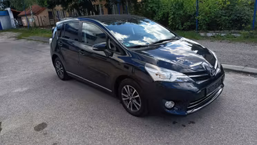 TOYOTA Verso