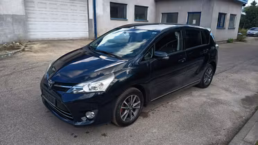 TOYOTA Verso