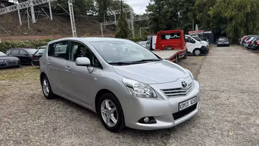 TOYOTA Verso