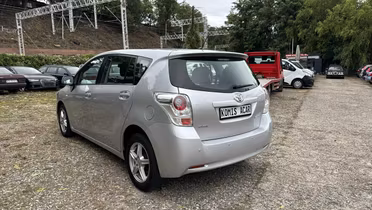TOYOTA Verso
