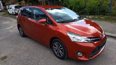 TOYOTA Verso