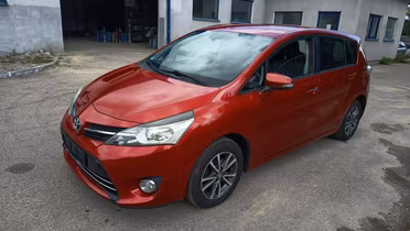 TOYOTA Verso