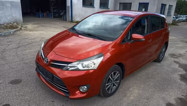 TOYOTA Verso