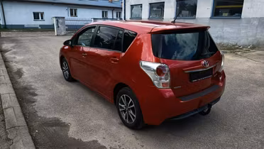 TOYOTA Verso