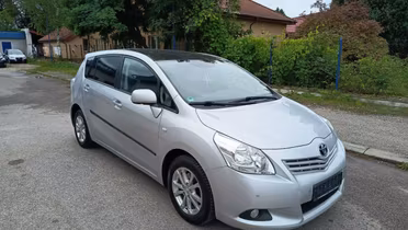 TOYOTA Verso