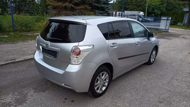 TOYOTA Verso