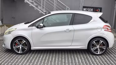 PEUGEOT 208