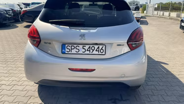 PEUGEOT 208