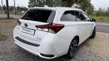 TOYOTA Auris