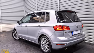 VOLKSWAGEN Golf Sportsvan