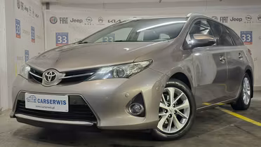 TOYOTA Auris