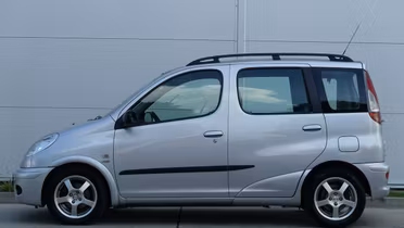 TOYOTA Yaris Verso