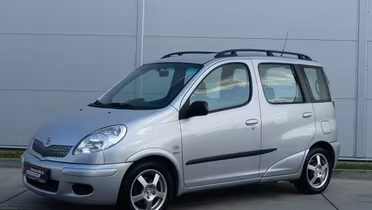 TOYOTA Yaris Verso
