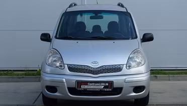TOYOTA Yaris Verso