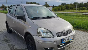 TOYOTA Yaris