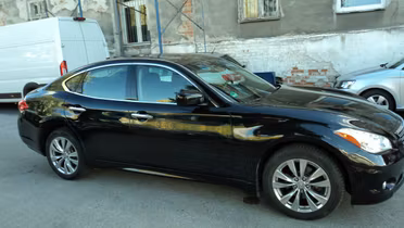 INFINITI M