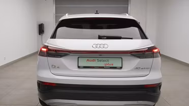 AUDI Q4