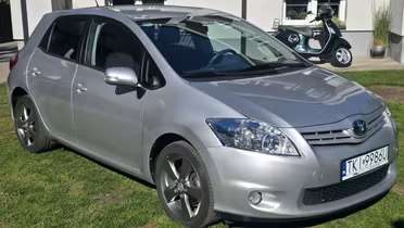 TOYOTA Auris