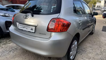 TOYOTA Auris