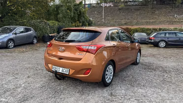 HYUNDAI i30