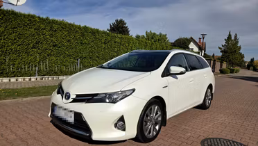 TOYOTA Auris