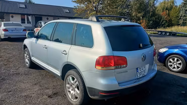 VOLKSWAGEN Touareg