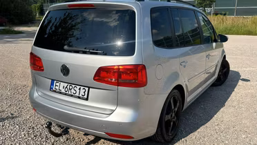 VOLKSWAGEN Touran