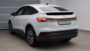 AUDI Q4