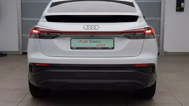 AUDI Q4