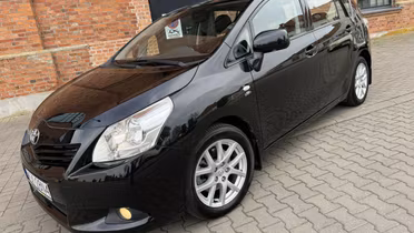 TOYOTA Verso