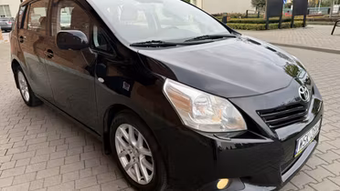 TOYOTA Verso