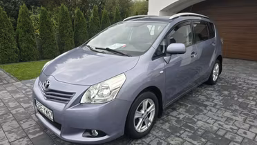TOYOTA Verso