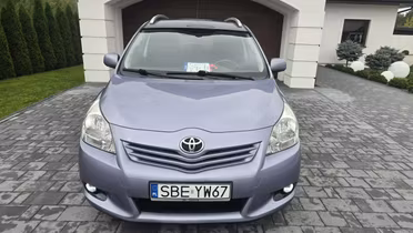 TOYOTA Verso